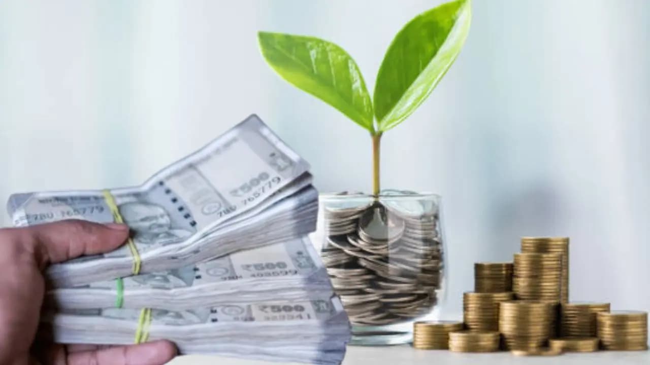 Sip calculator: invest 100 to 200 rs daily and create 40 lakh within 10 to 15 years