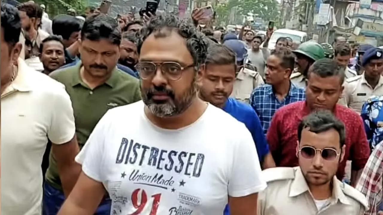 Police paraded Nirmal Ghoshs son Tirthankar on the Panihati streets chants of chor chor were raised