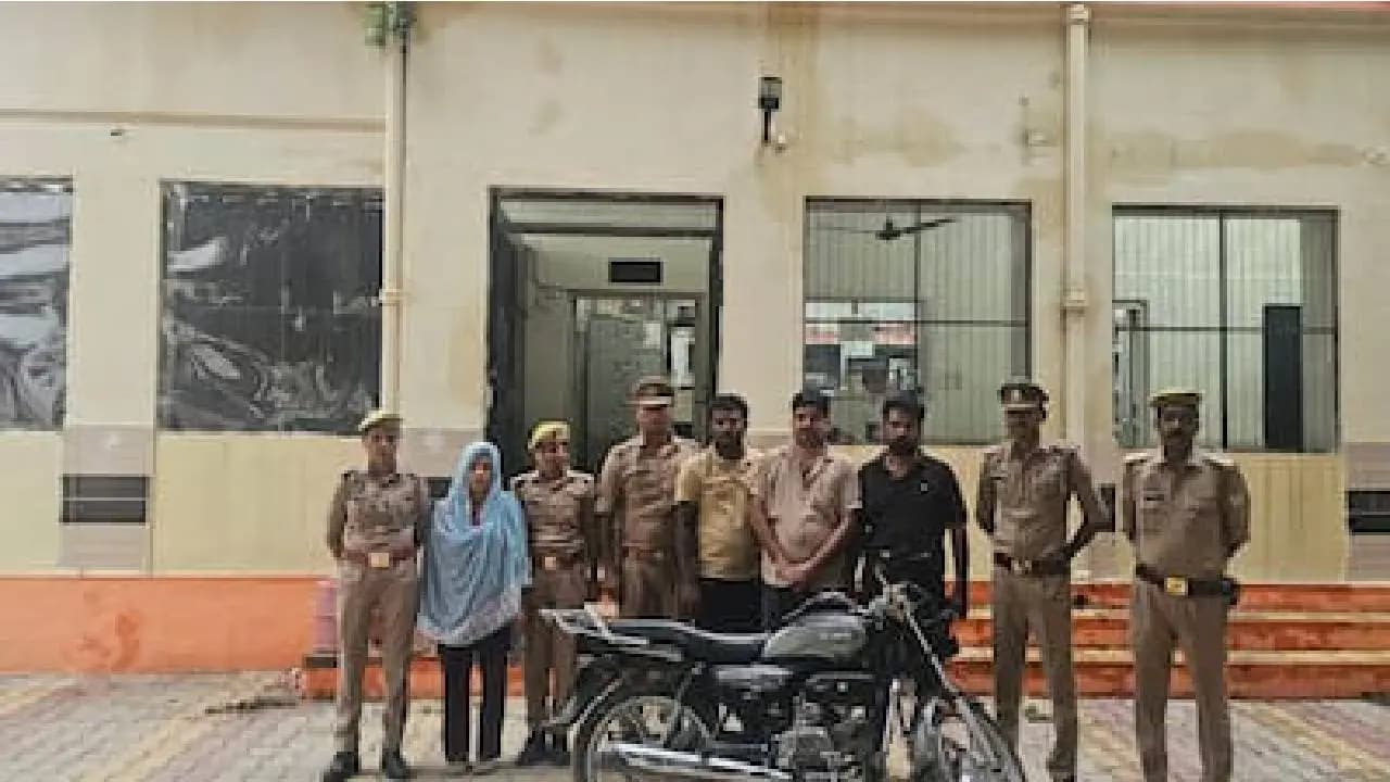 Chilling UP Murder Due To Extra Marital Affair: Wife Killed Husband With Helo Of Lover, She Drugged His Milk, Then Released Snake 