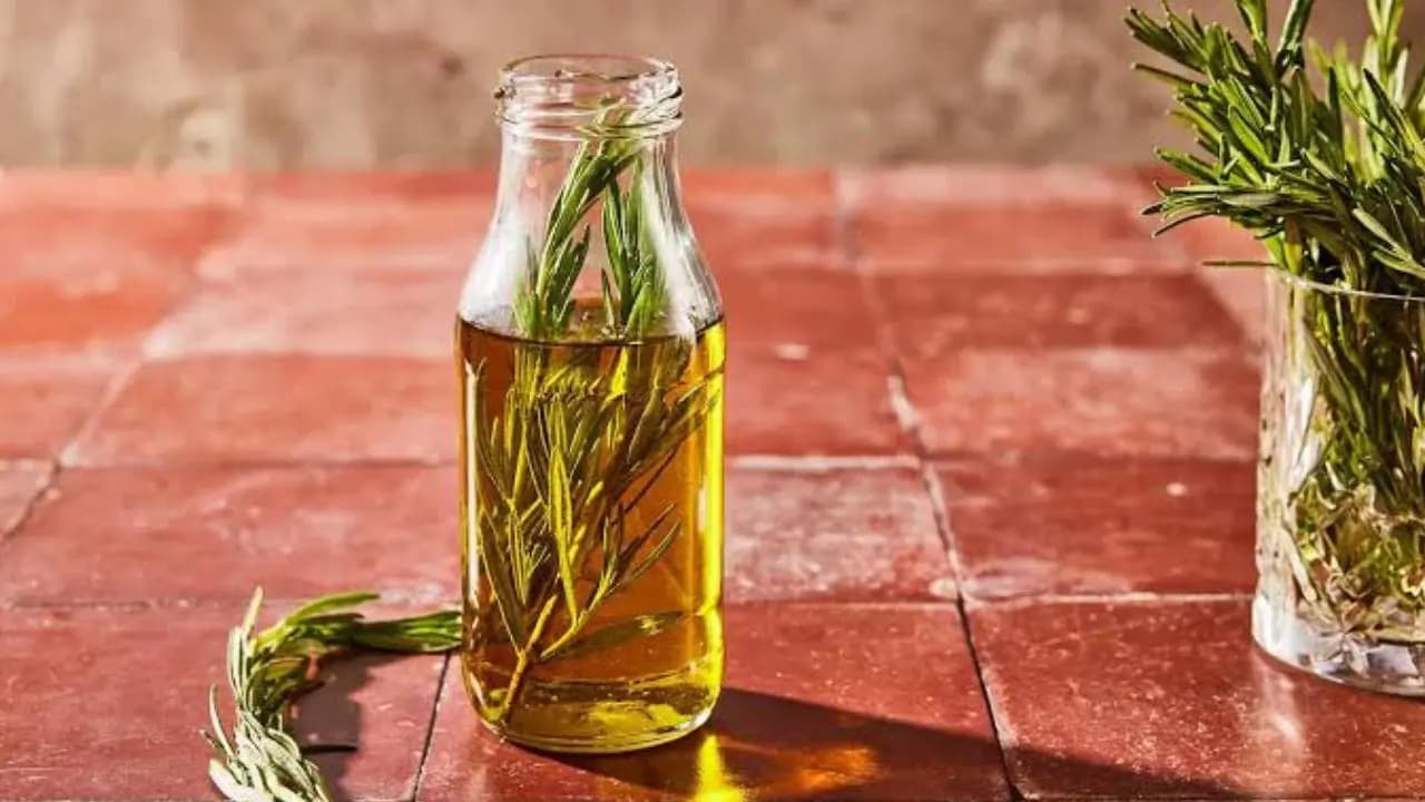 How to make rosemary oil regular use will make your hair thick and healthy