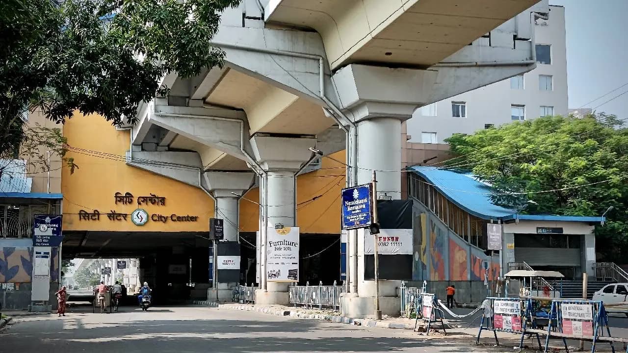 Kolkata Metro Clarifies Green Line Services Are Safe after Crack Reported at City Centre Metro Station