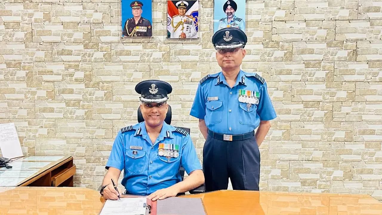 A new leadership begins: Group Captain Pankaj Upadhyay takes charge of the Kolkata Embarkation Headquarters 