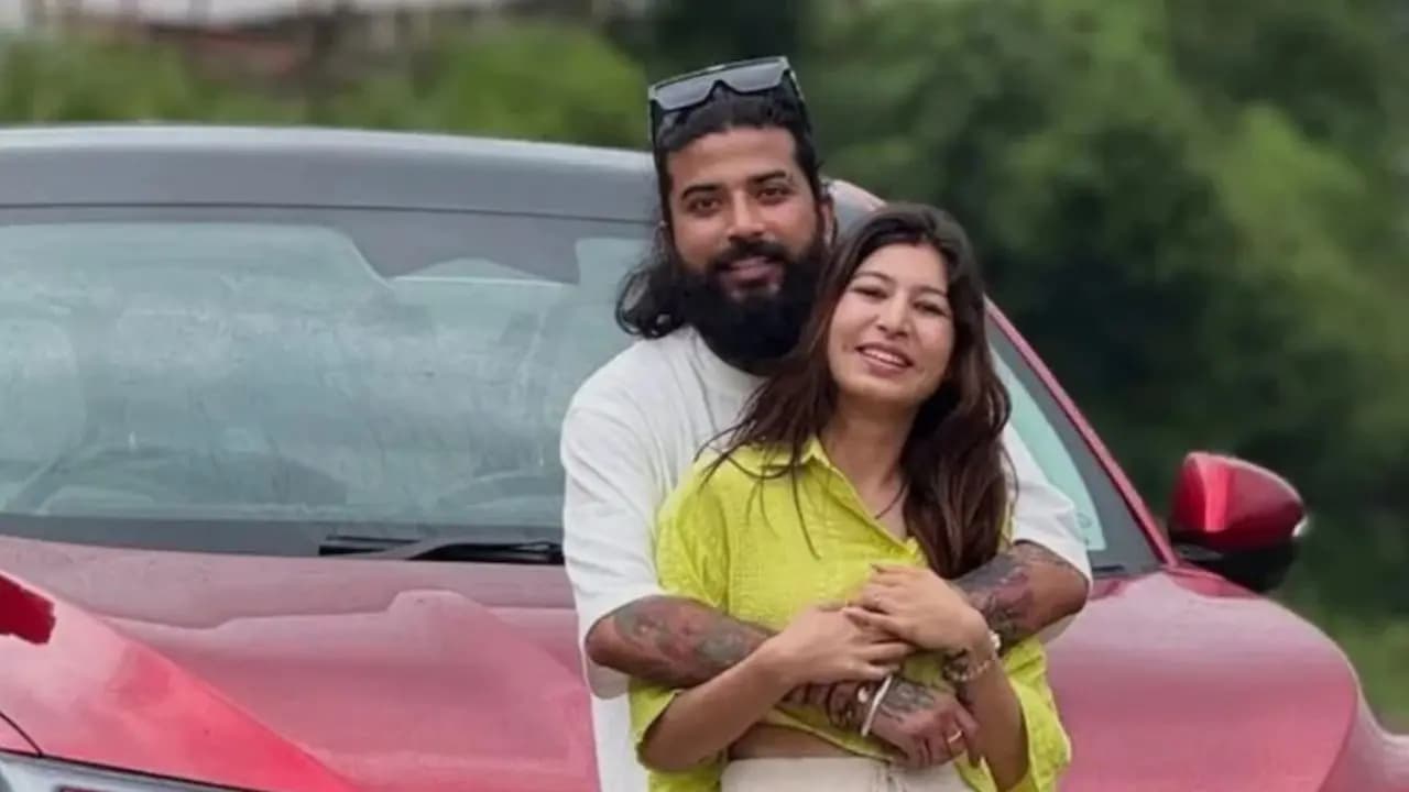 Anurag dobhal claimed his wife Ritika Chauhan cheated him with her best friend shows proof