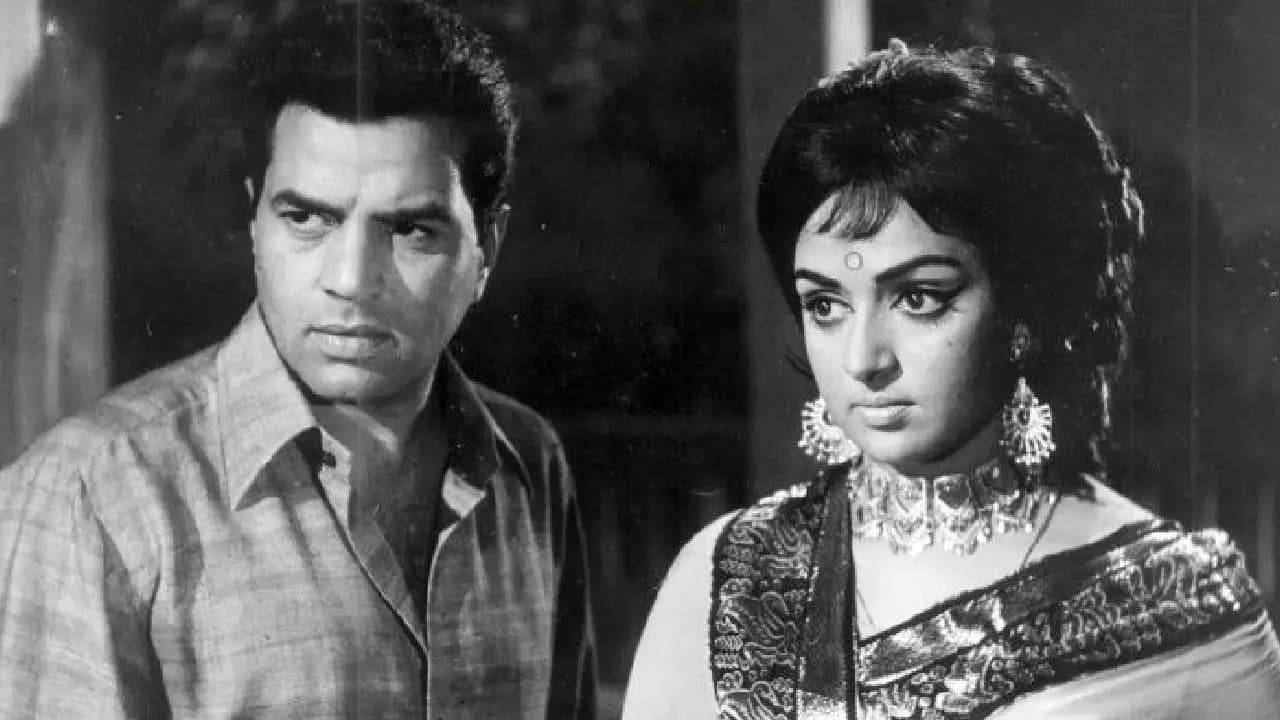    Dharmendra opposed Hema Malini for joining politics 
