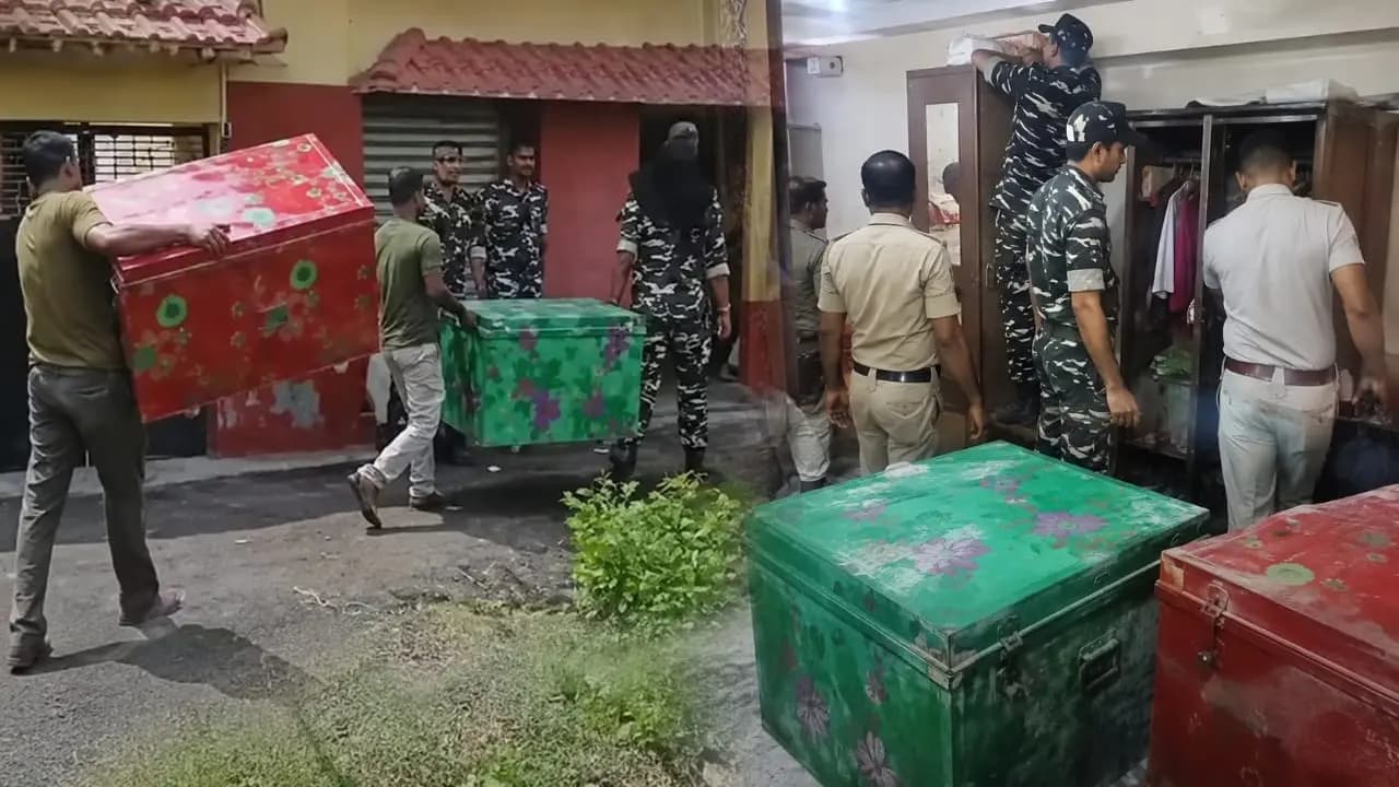 A cinematic police raid in Birbhum! Two large trunks were found at the home of a businessman's relative, their contents left all of Bengal stunned