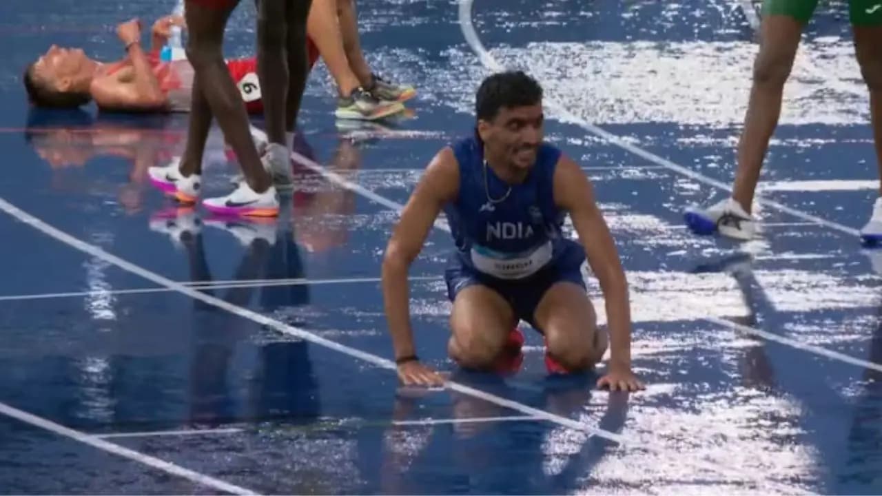 Gulveer Singh creates history as first Indian man to win a silver medal in the mens 10,000m race at the Commonwealth Games