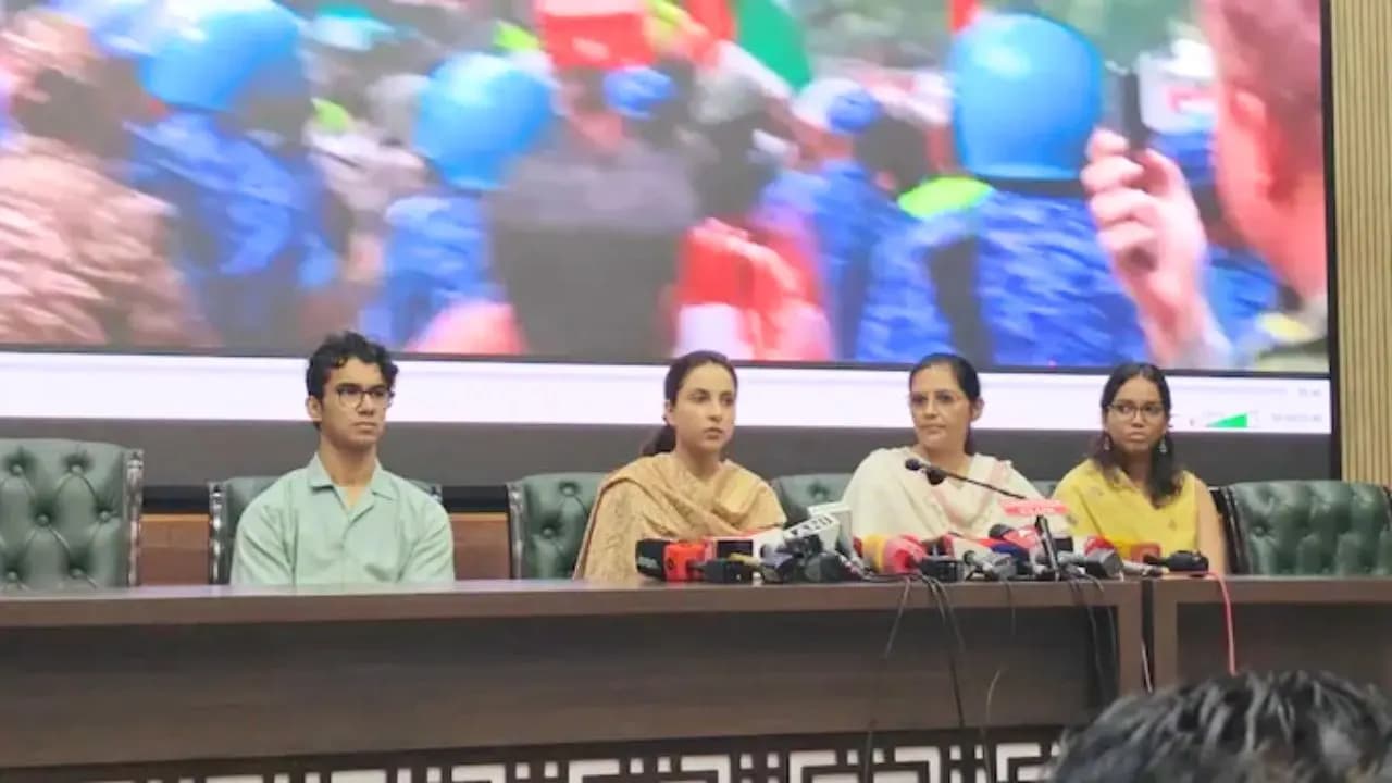 Delhi Student Protest: Allegations of attack on police personnel during Delhi student protests Family members express strong anger at press conference on Friday