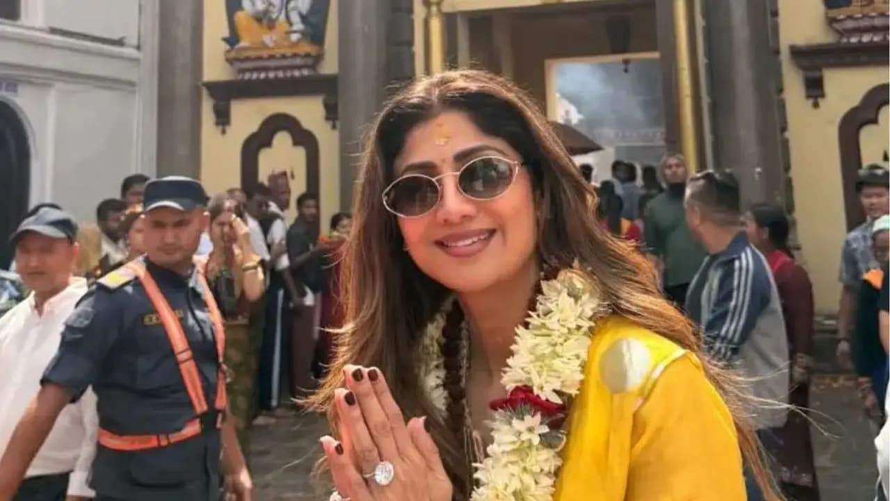 Shilpa Shetty visits nepals pashupati mandir offers puja