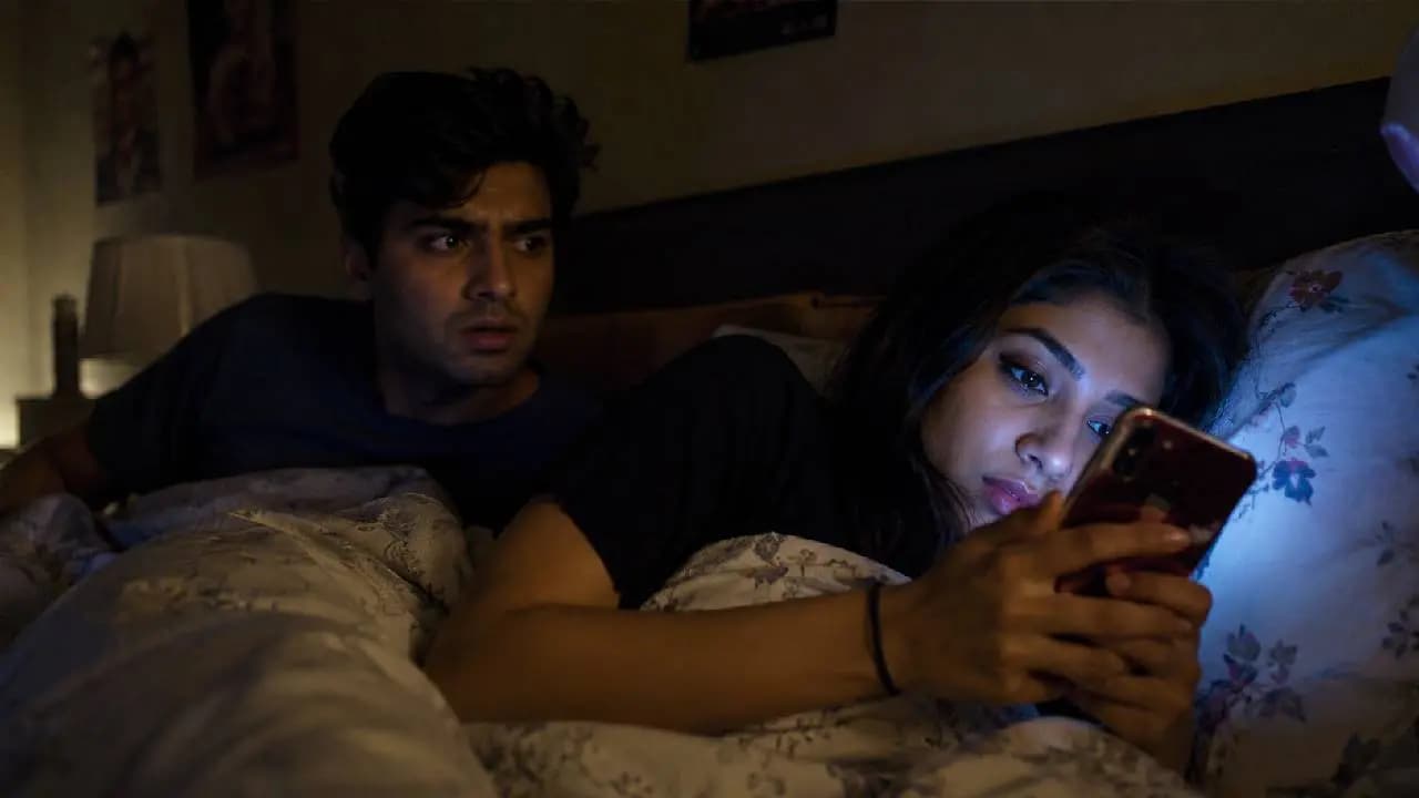 Man chatches girlfriend texting 22 different guys every night after five years of love in relationship 