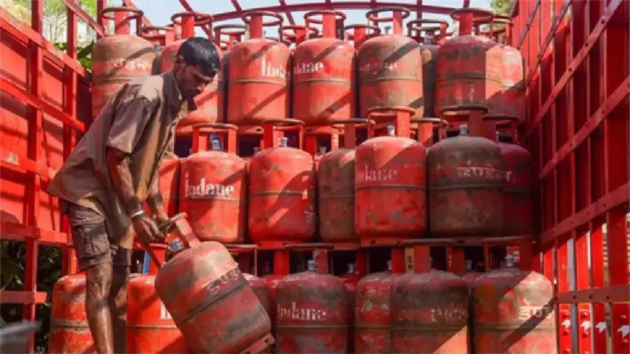 LPG Cylinder Gets Cheaper: Check Domestic, Commercial Gas Cylinder Rates Across India On August 4 