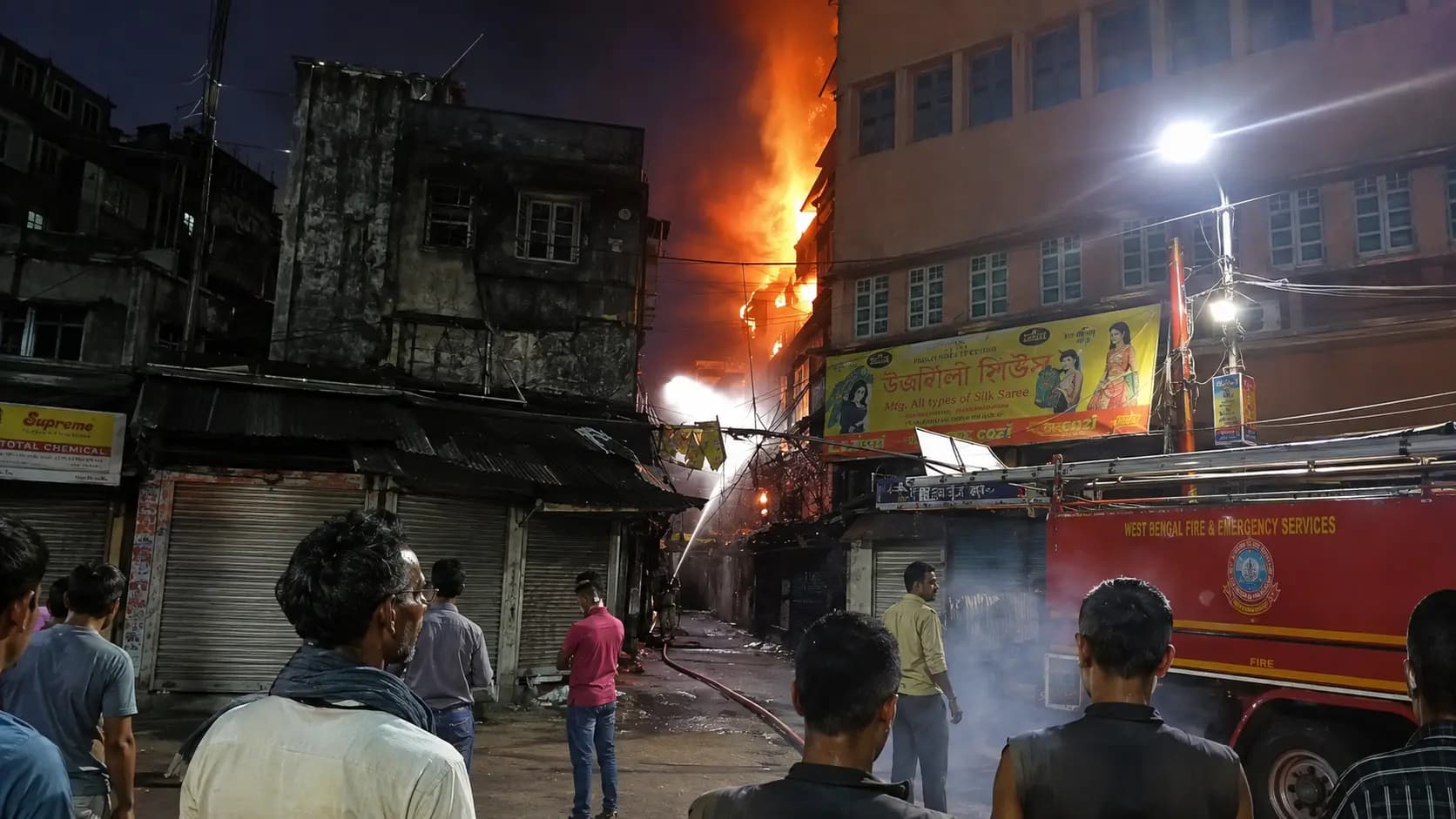Massive fire breaks out again in Burrabazar, Warehouse ablaze since the early hours, 8 fire tenders rushed to the scene