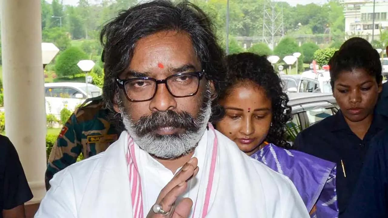 Jharkhand Student Protest: Now protesting students in Jharkhand are demanding the resignation of CM Hemant Soren