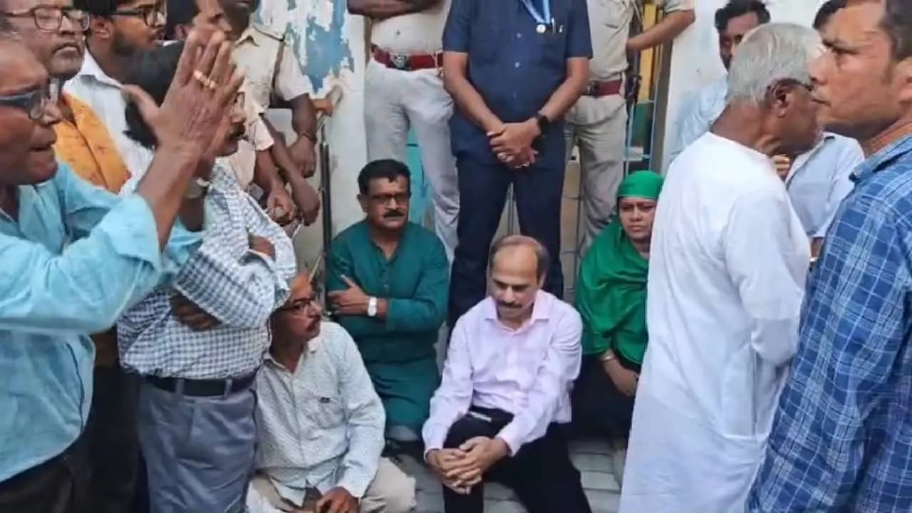 Adhir Chowdhury Protests, Demands Congress Party Office Back To Workers in Murshidabad 