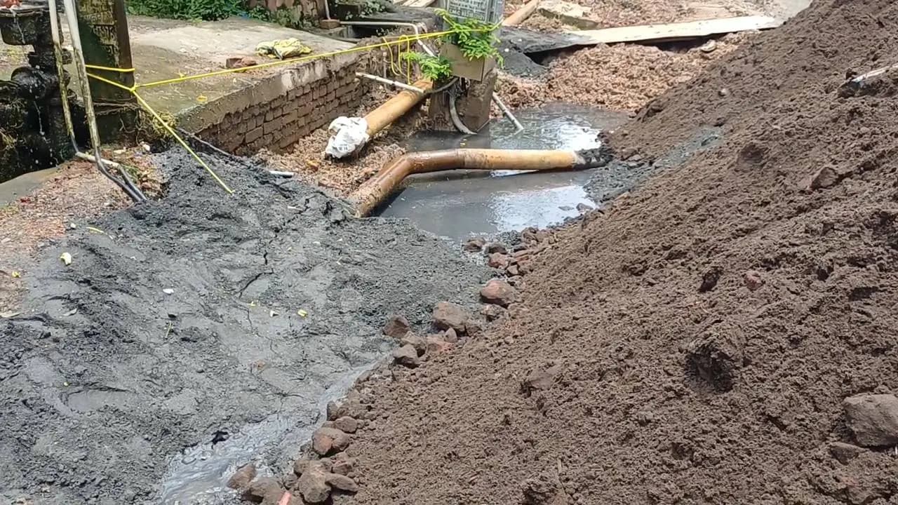 Chinsurah Road Subsidence: MLA SUVEER NAG Warns Contractor with Blacklisting Over KMDA Pipeline Project