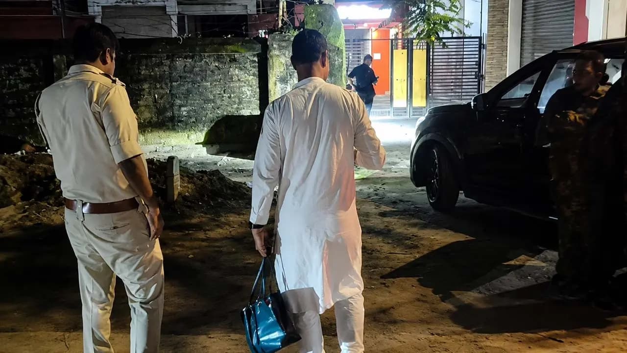 Why were Cooch Behar MP Jagadish Chandra Barma Basunia and his wife and Sitai MLA Sangita Roy unable to stay at their home despite returning to Sitai 