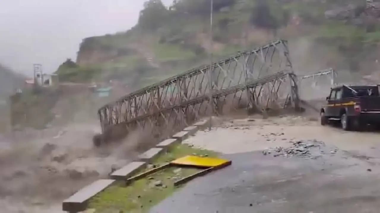 Uttarakhand Flashflood: Heavy Rainfall Triggers Flashflood, Rips Apart Bridge, Sweeps Away Vehicle and Driver