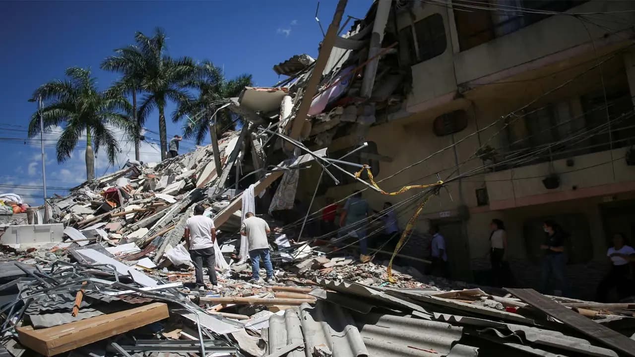 Colombia Earthquake Update: Colombia devastated by a massive earthquake death toll rises to 132 with nearly 600 injured Chocó and the Coffee Axis suffer the most damage 