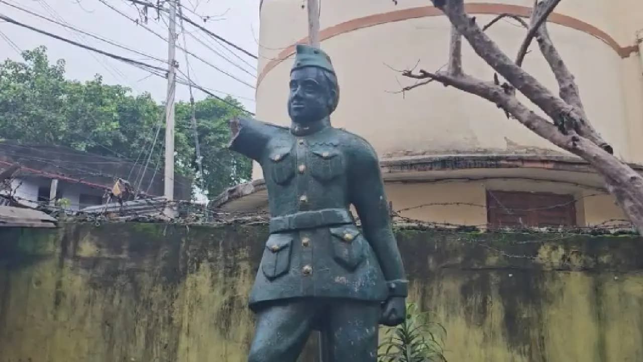 Netaji Statue vandalized in Kolkata Mystery Surrounds Night-Time Incident