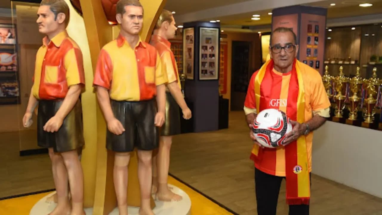 Honouring East Bengal legend Sudhir Karmakar as the club unveils the new Players Box in his name in Sports Day 