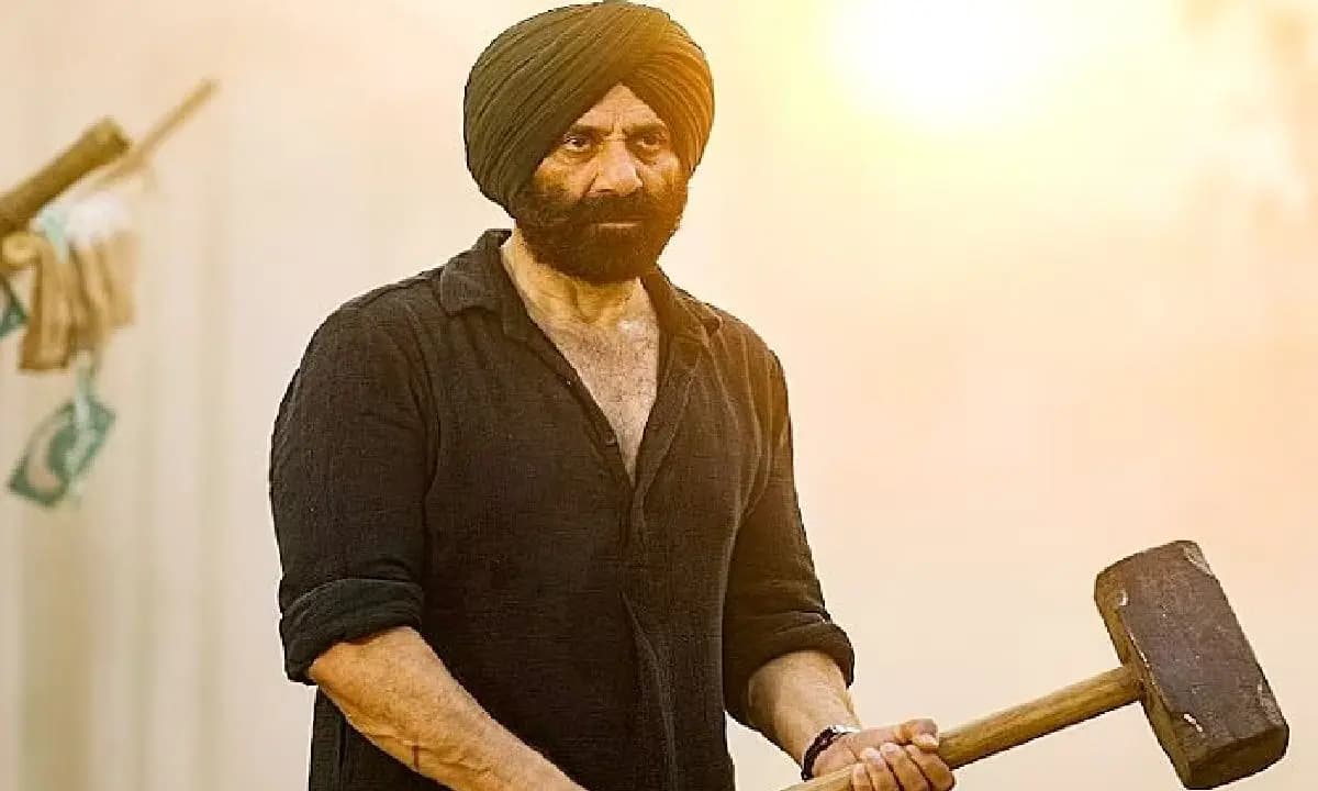 Independence Day Special:  Iconic Bollywood Patriotic Dialogues That Still Give Us Goosebumps