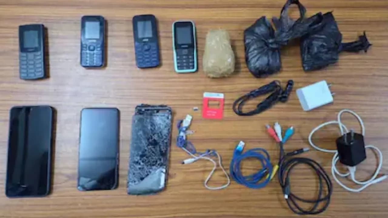 200 iPhones stolen from a Tirupati showroom recovered in a joint operation by Murshidabad and Andhra police