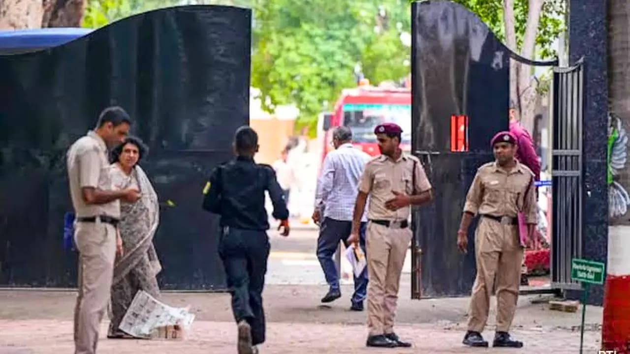 Delhi Threat: Delhi on High Alert Delhi High Court Airport Receive Bomb Threat Day Before Independence Day