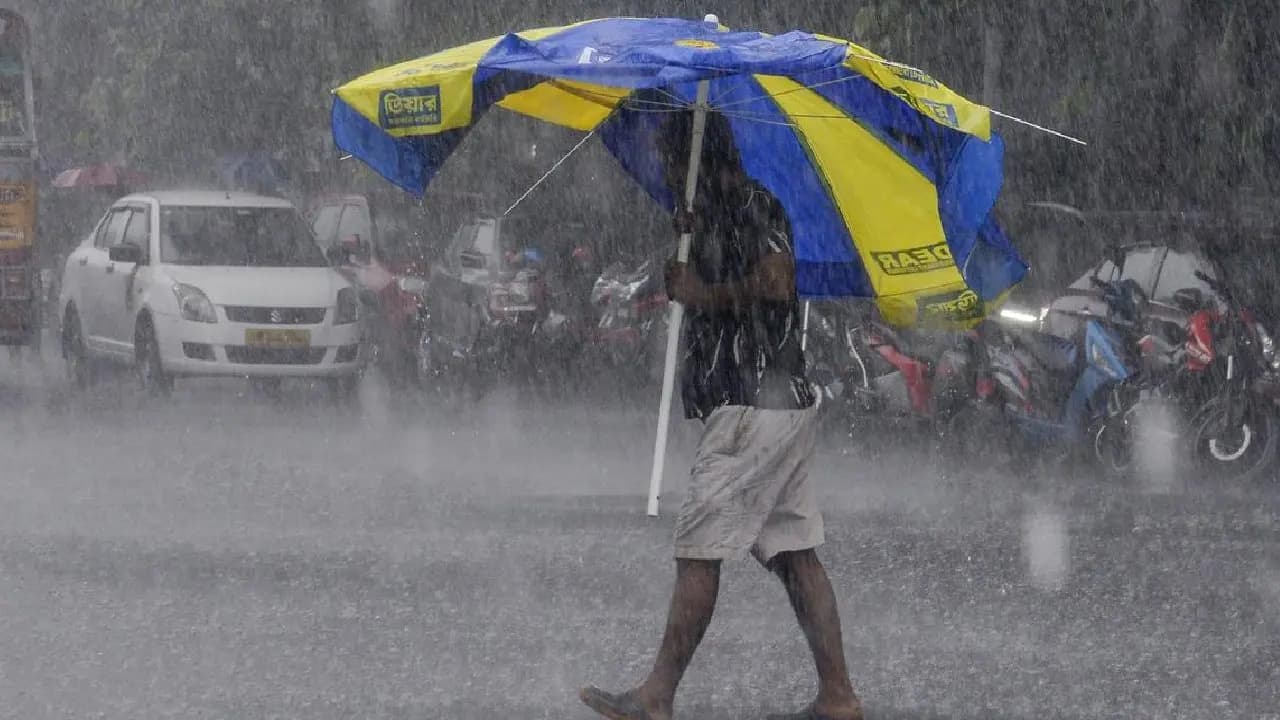Kolkata Weather Update: low pressure and Heavy rainfall Thunderstorm with lightning orange yellow alert in districts 