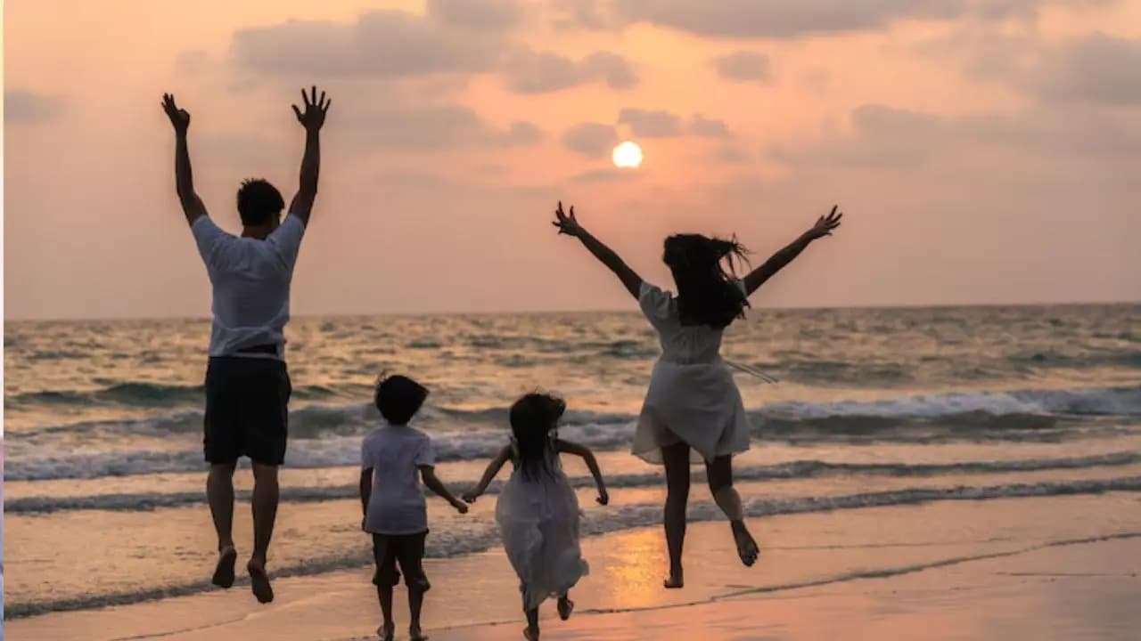 According to Vastu, in which direction should you place Family Photos to maintain harmonious Relationships?