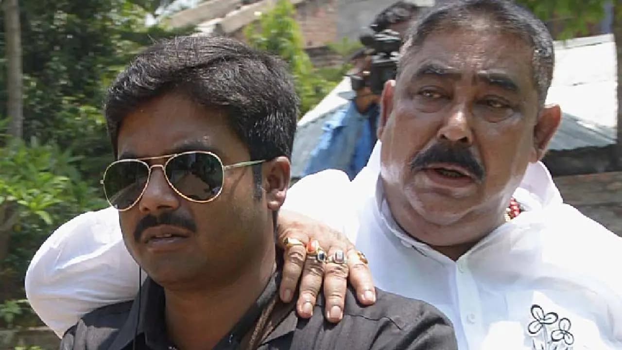 Anubrata Mondal's Former Bodyguard Sehgal Hossain Arrested By Police, Huge Amount Of Cash, Gold Jewellery Found in Bolpur Flat