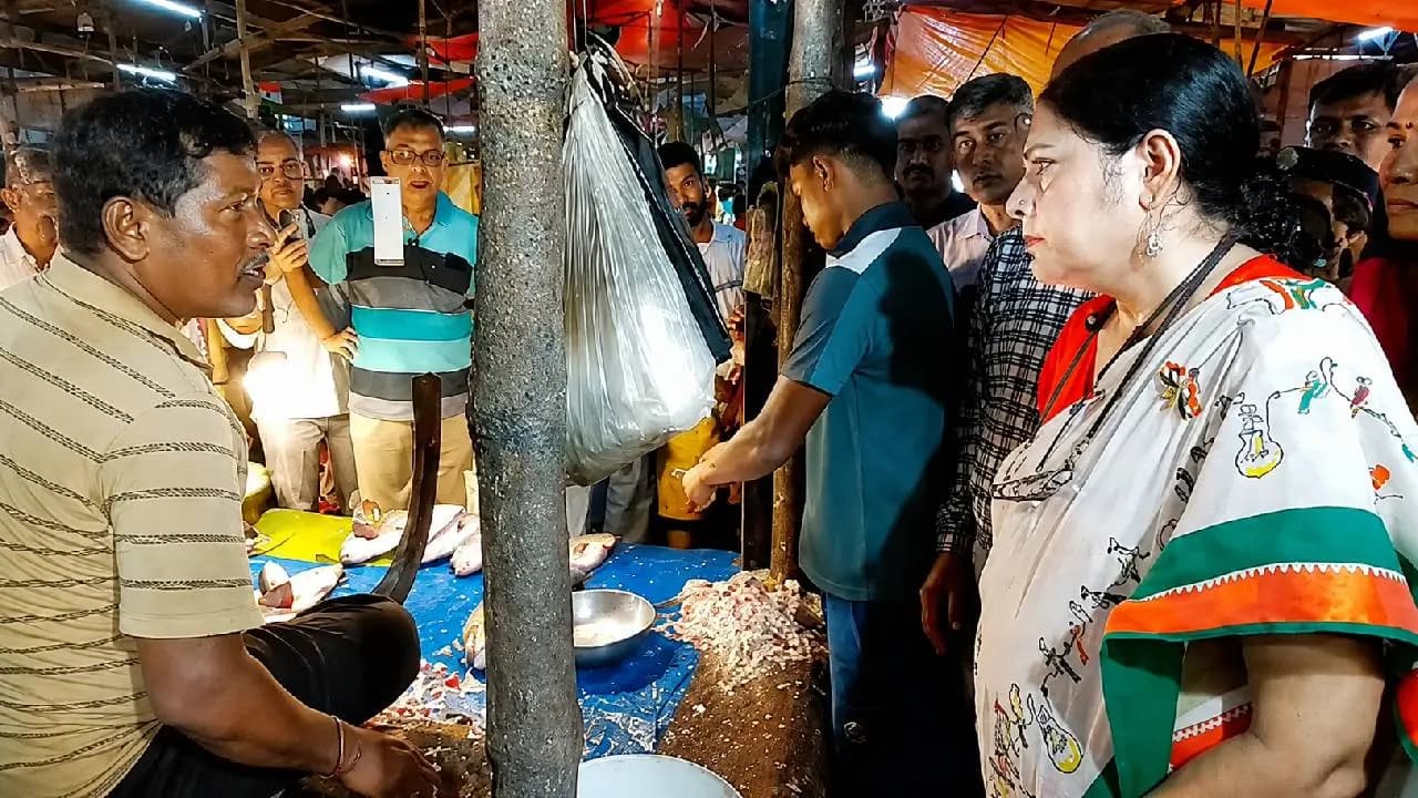 Agnimitra Paul gave two days deadline to Hawkers after visiting lansdowne Market