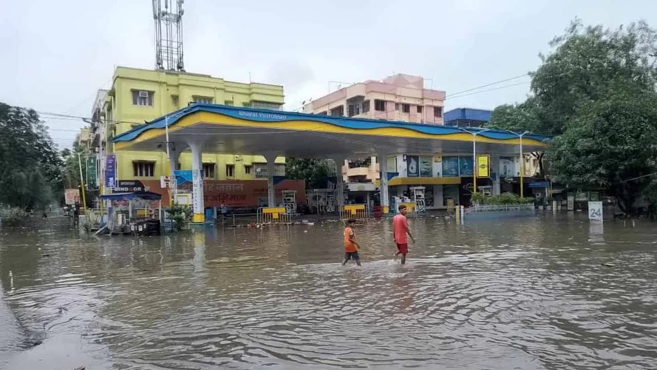 IMD Weather Forecast: Rainfall Thunderstorm Warning in Kolkata and Other Districts Till August 18