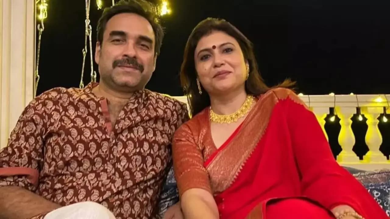 Pankaj Tripathi s Witty On Stage Banter With Wife Mridula Goes Viral at IFFM