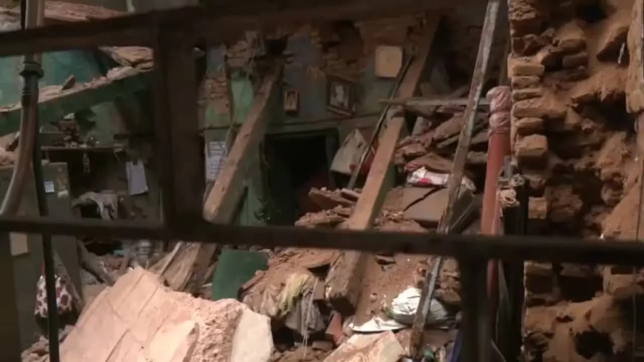 Fire Brigade rescued 30 people from an old house in Posta