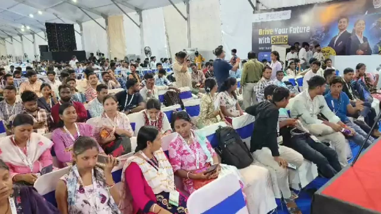Balurghat Job Fair: Over 1,700 Candidates Get Spot Offer Letters at Kaushal Mahotsav Record Success in Bengal