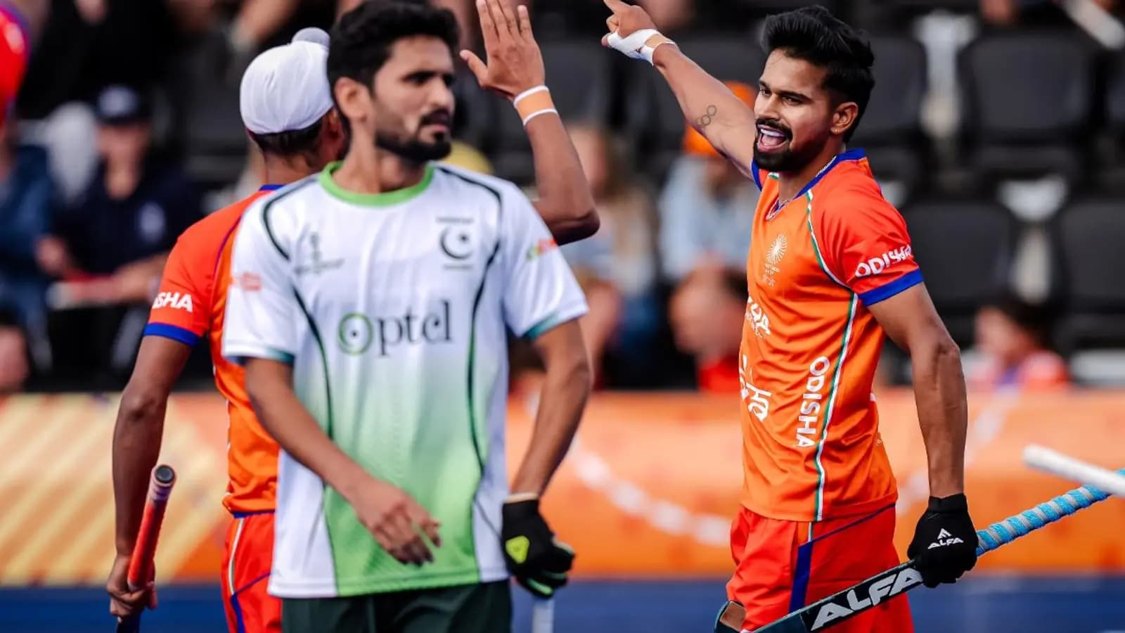 India-Pakistan Hockey players skip handshake, does this instead, that wins heart 