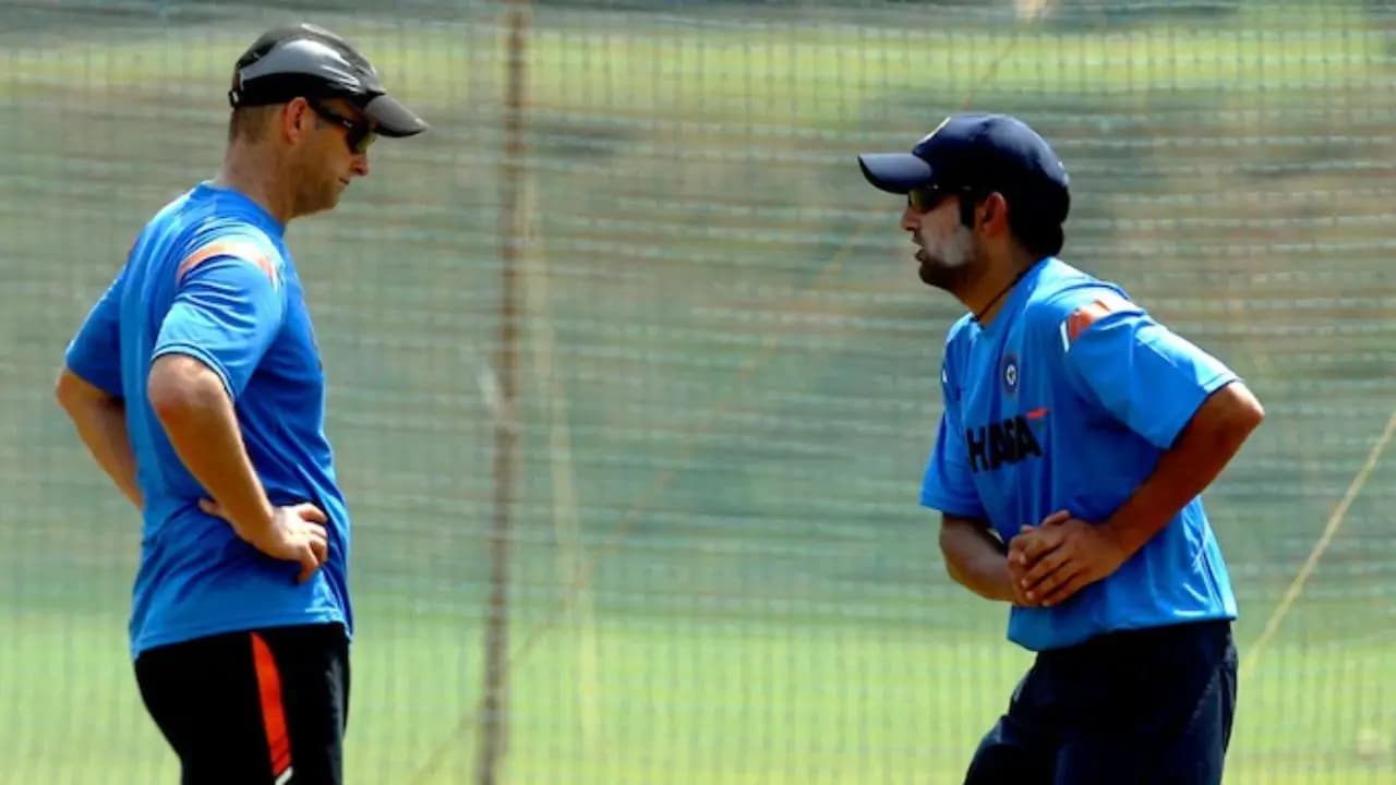 Gary Kirsten and Gautam Gambhir shared a long conversation on the sidelines of the Galle Test