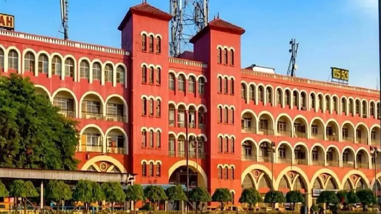 Howrah Station Waterlogging: Railways and Municipal Corporation Join Hands to Overhaul Drainage System