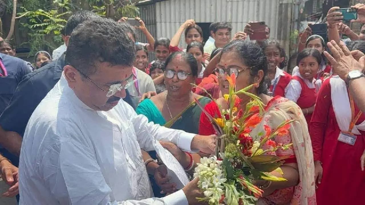 CM Suvendu Adhikari Stops Convoy in Sabang Steps Out to Meet Students After Their Call