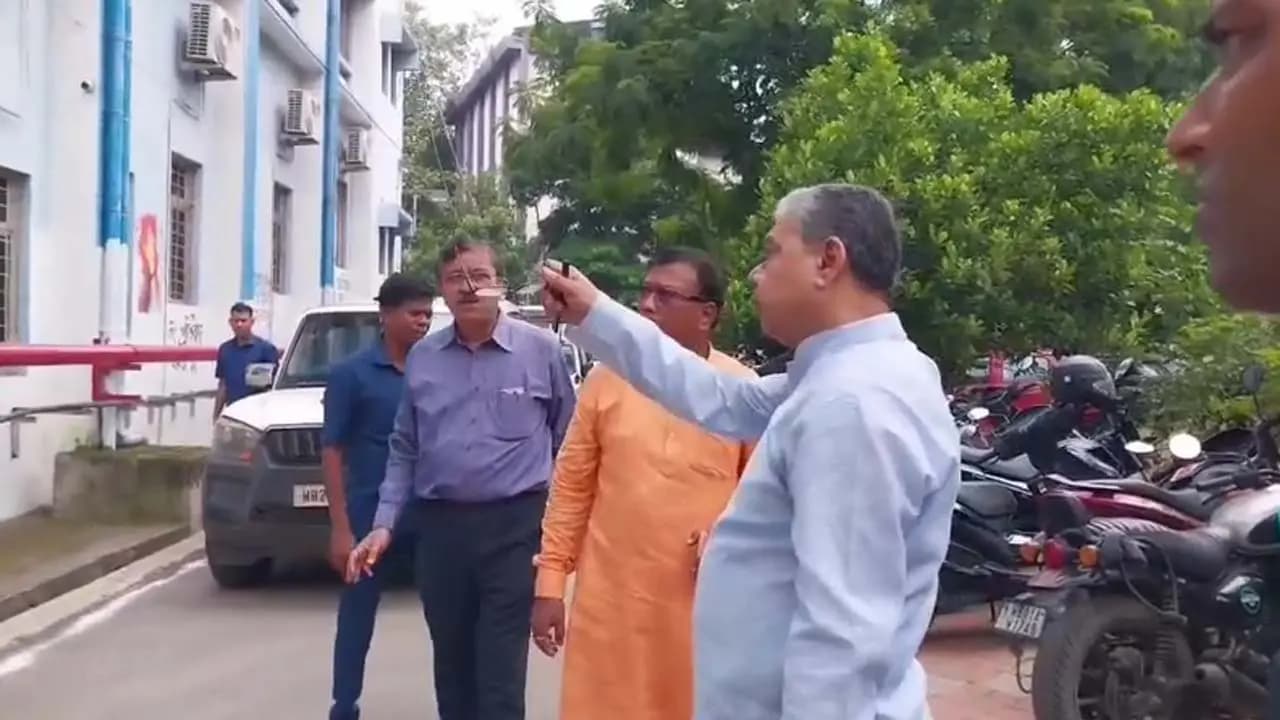 Health Minister Shardwat Mukherjee at Burdwan Medical College
