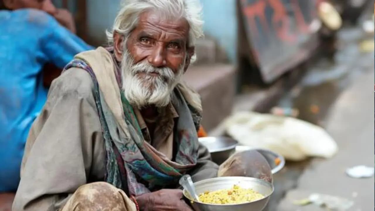 Viral: Begger Earns Lakhs Monthly its better to quit Corporate Job and become a Begger Daily Income Amazed you