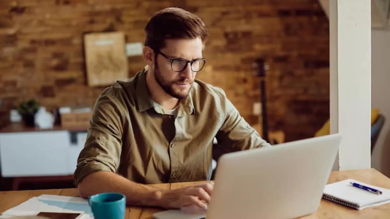 Know what happens to your spine when you're working all day on laptop