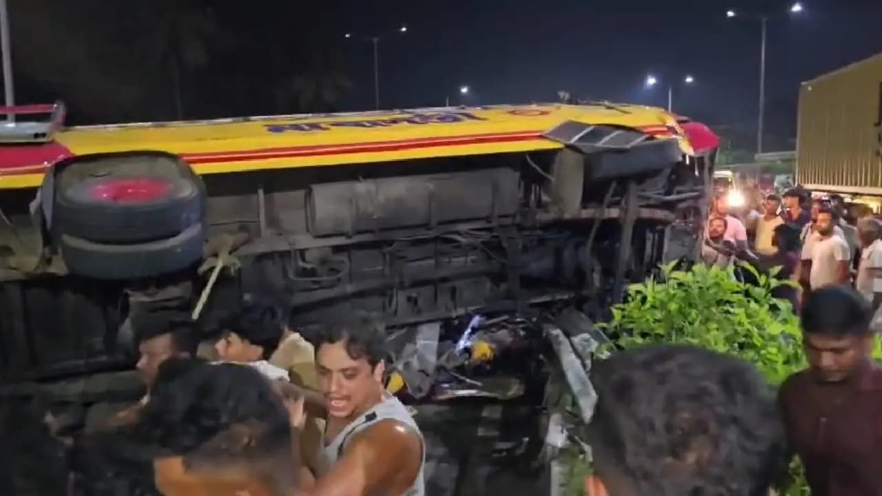 One Killed, More Than 10 Injured After Passenger Bus Overturned After Overtaking Lorry in Nadia