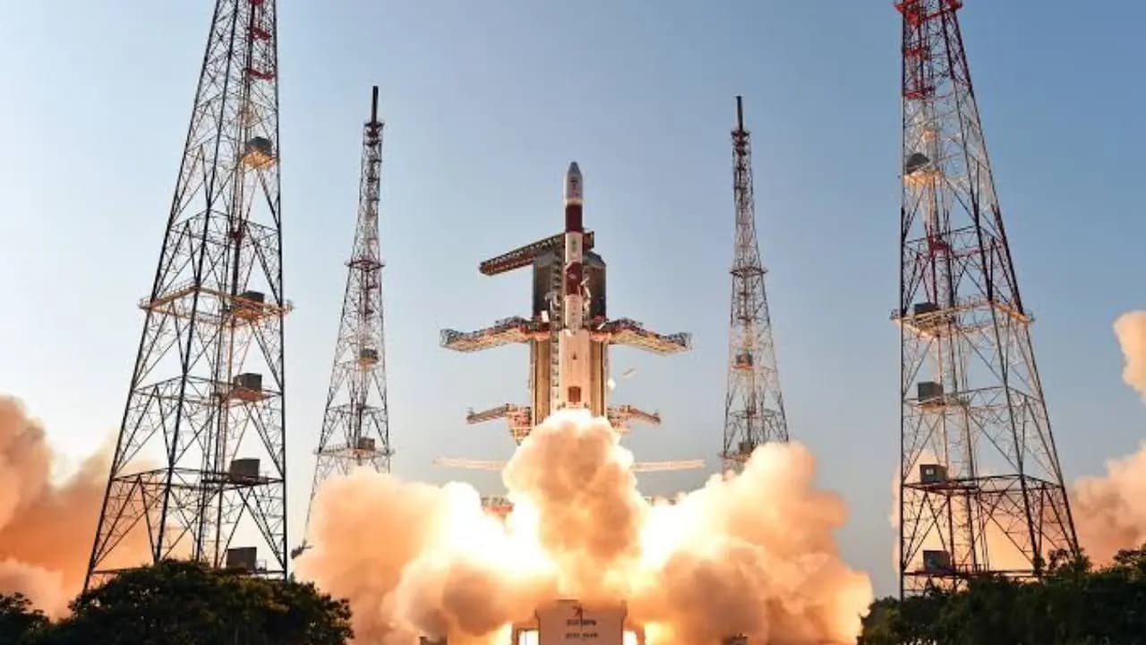 ISRO Big Update: ISRO will not make any rockets and satellites all technology to be handed to the private sector