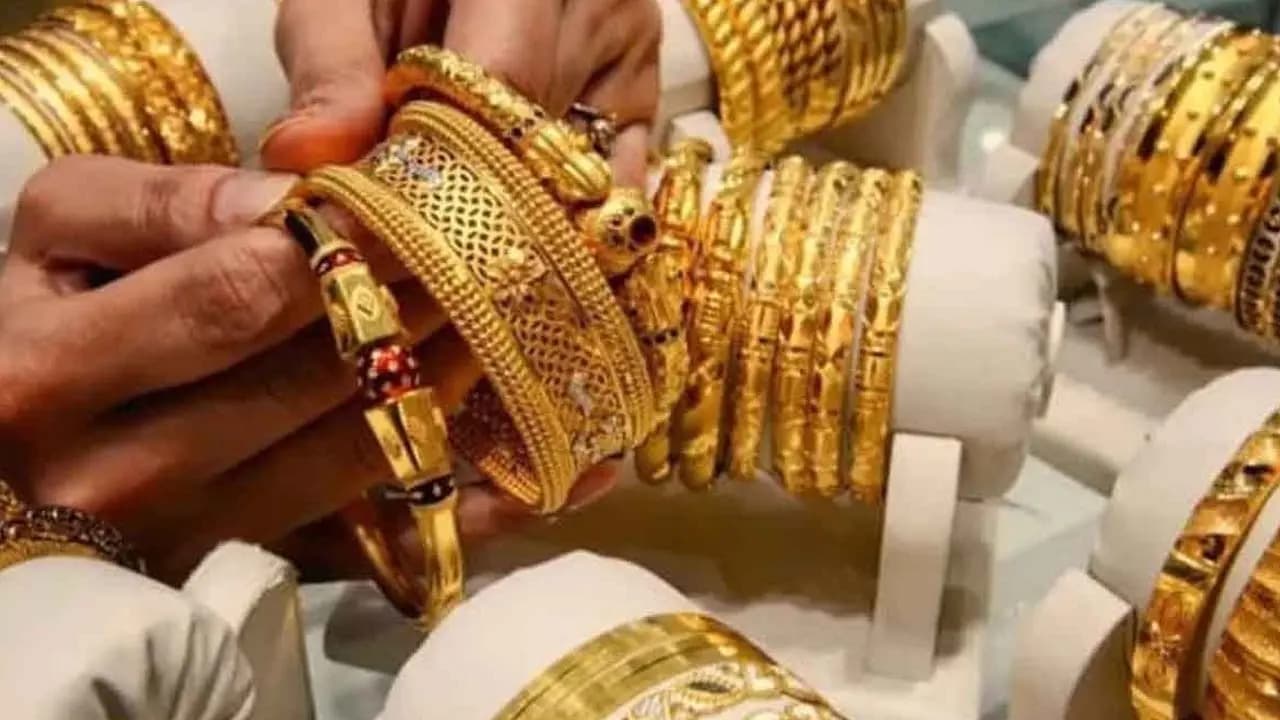 Kolkata Gold Price Big Change Today: Check 22 and 24 Carat Gold Price on August 24