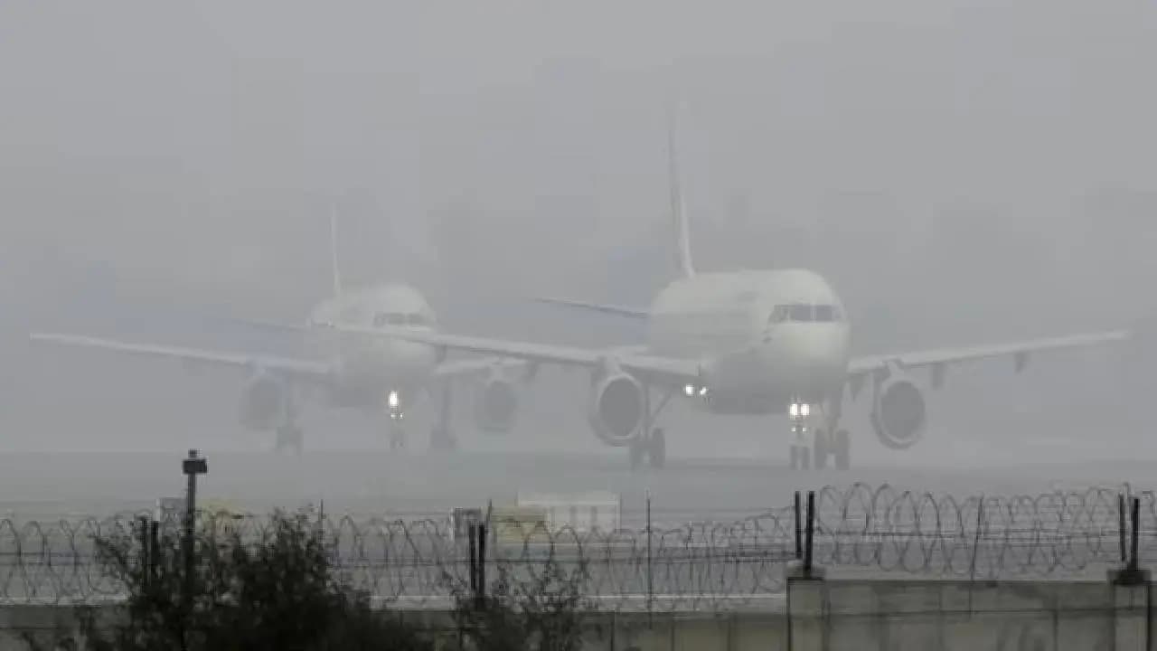 Delhi Rain Thunderstorms Disrupt Air Travel: 15 Flights Diverted From IGI Airport 3 International