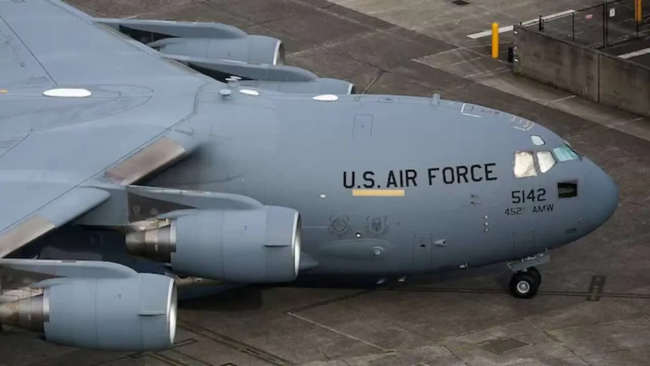 Mysterious US Military Aircraft Lands in Russia: Speculation Swirls Amid High-Stakes Diplomacy