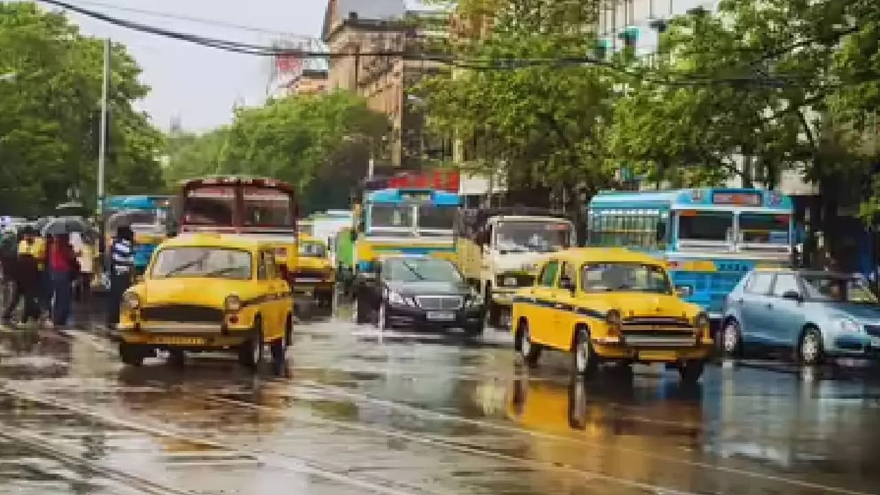 IMD Weather Forecast: Cloudy Skies for Kolkata with Light Rain North Bengal on High Alert for Heavy Showers on August 26