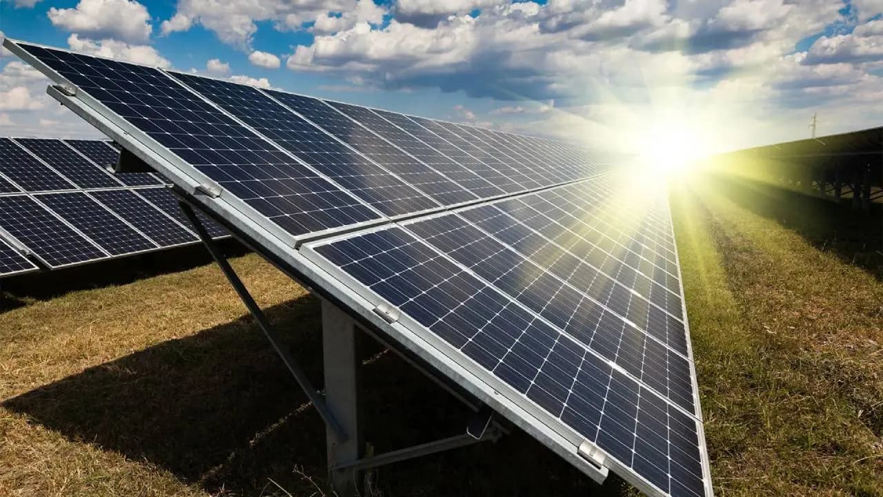 Solar Panel: Know Its Electricity Generation Capacity in One Hour and One Day
