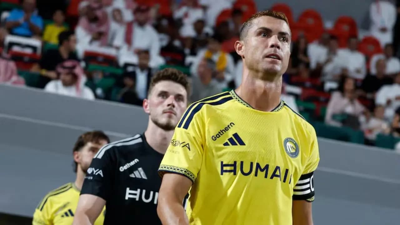 Cristiano Ronaldos frustrated reaction goes viral after half time substitution