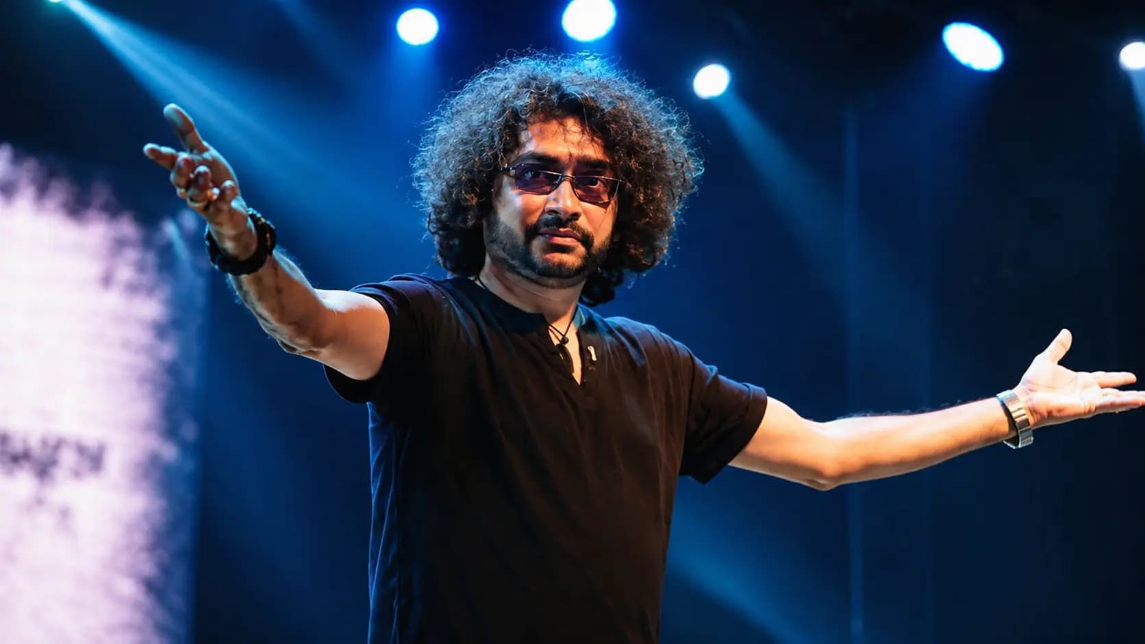 Rupam Islam Surprises Street Busker in Kolkata: Fossils Frontman Stops to Listen to His Iconic Songs Live